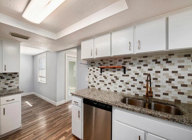 Building Photo - 5804 Elena Dr