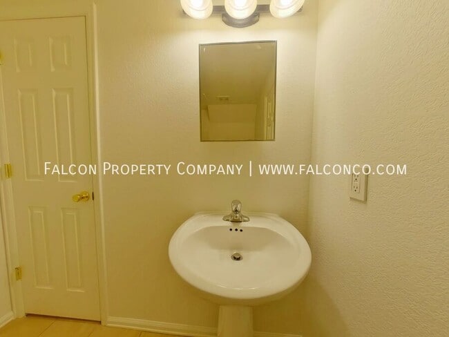Building Photo - 6335 Cording Ct