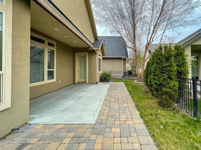 Building Photo - 307 E Grove Creek Ln