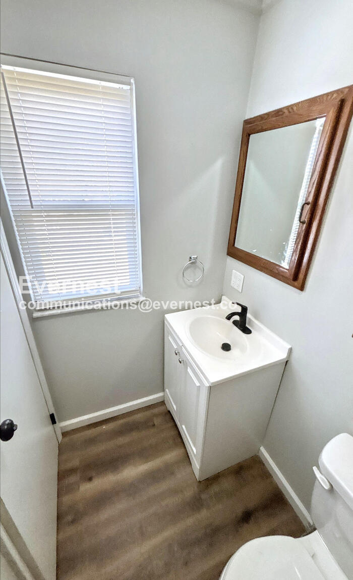 Building Photo - 2185 Cottontail Dr