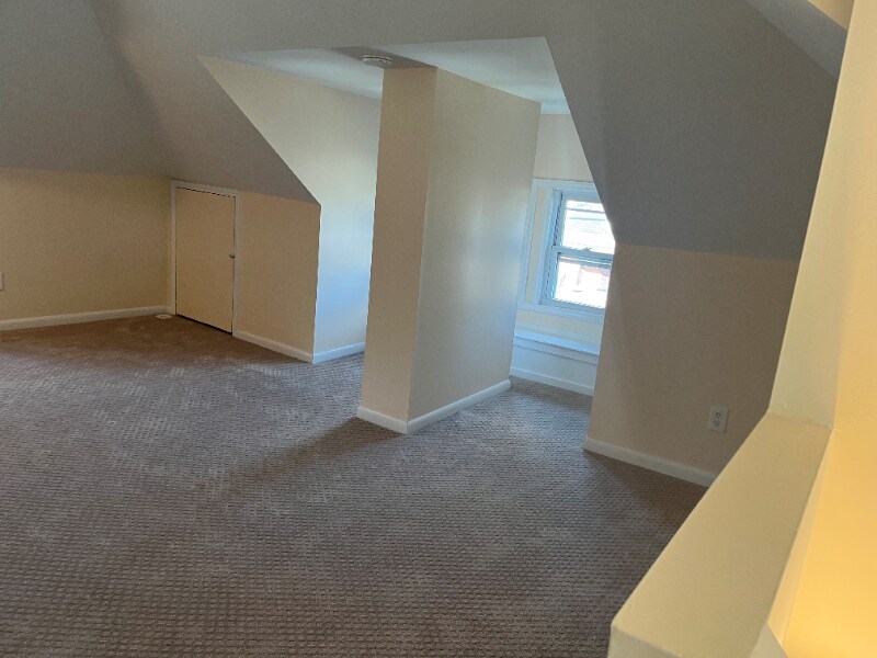 Building Photo - 8 Bayview Ave