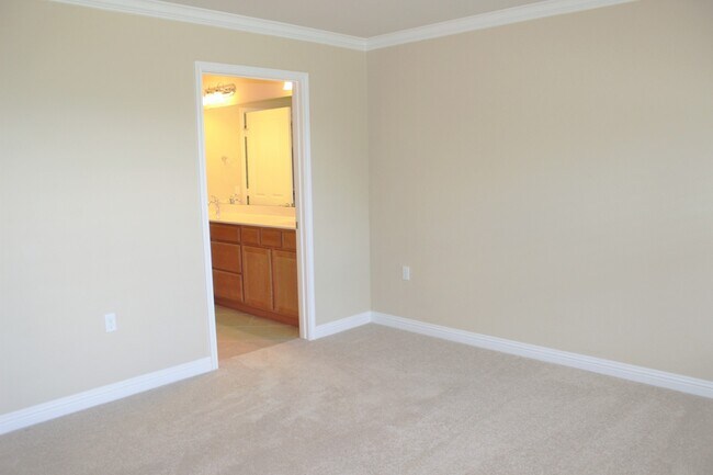 Building Photo - 107 Martin Creek Ln