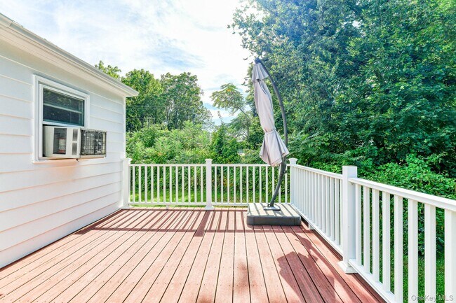 Building Photo - 11 Hudson Bluff Dr