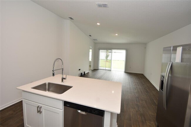 Building Photo - 6 Prosperity Ln