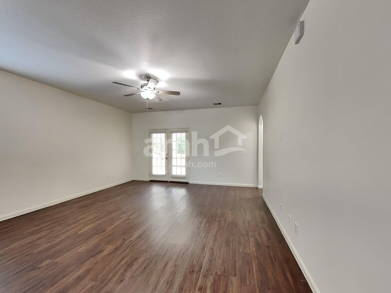 Building Photo - 2037 Vanamen Ct