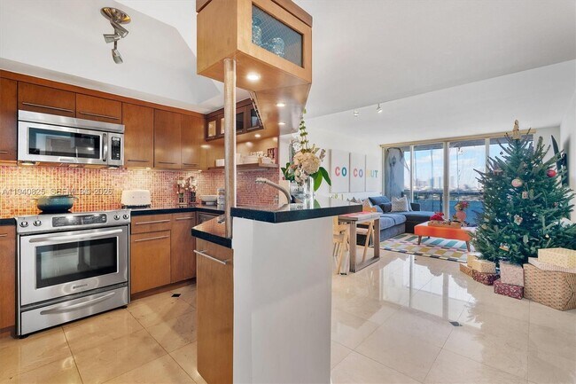 Building Photo - 1800 Sunset Harbour Dr