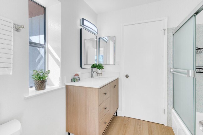 Building Photo - 258 Ventura Ave