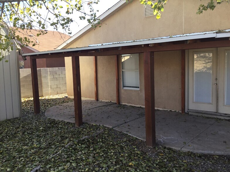 Building Photo - 5849 Sandoval Dr NE