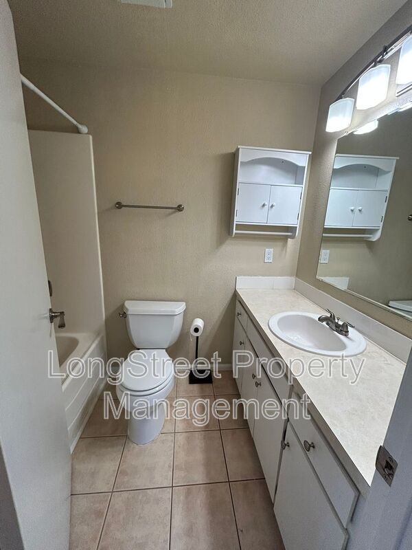 Building Photo - 4181 NW Jasmine Pl
