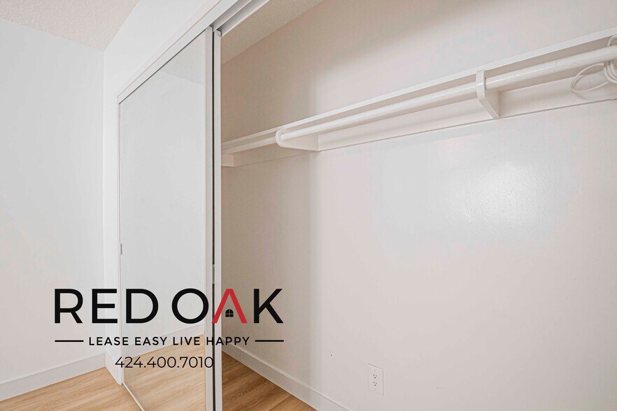 Building Photo - 1800 W Glencrest Ave