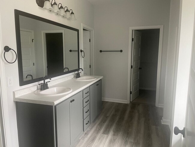 Building Photo - FOR RENT