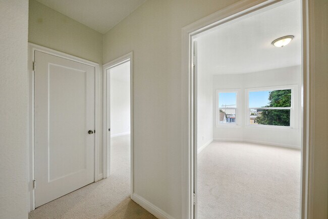 Building Photo - 1722 Quesada Ave