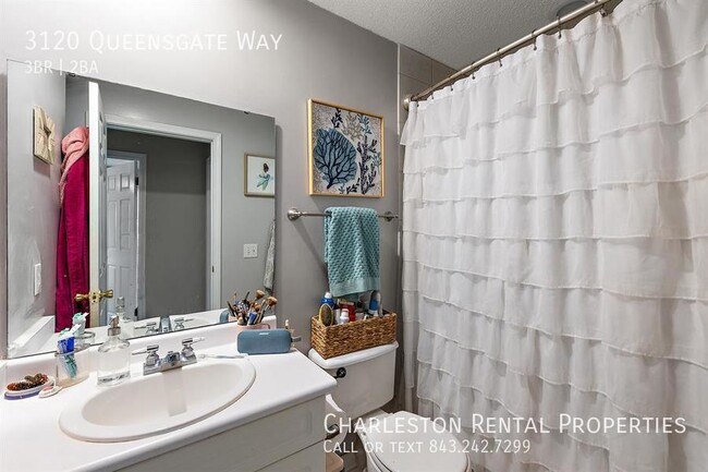 Building Photo - 3120 Queensgate Way