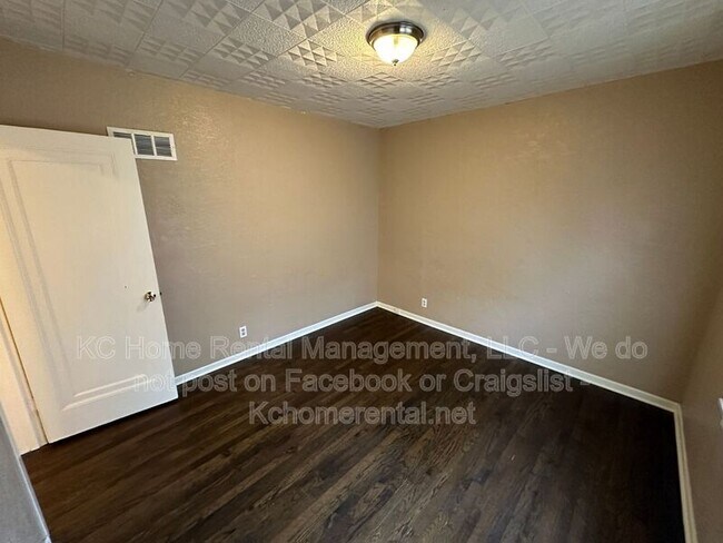 Building Photo - 6838 The Paseo