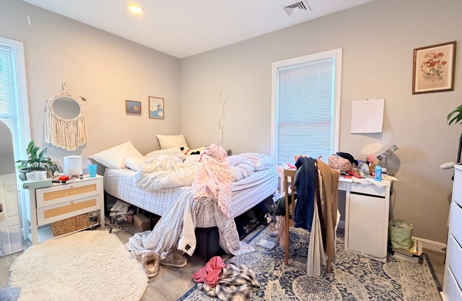 Building Photo - 39 Long Ave