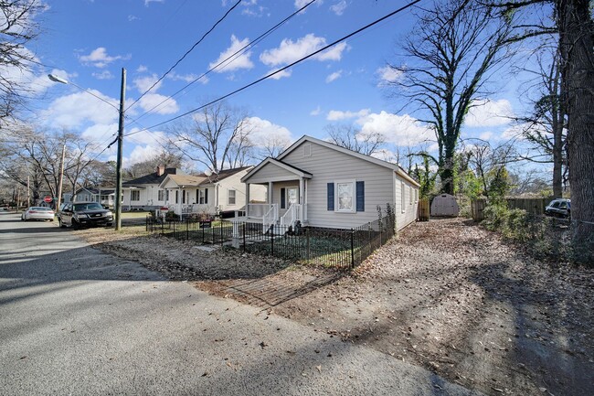Building Photo - Wonderful Cottage Home in Gastonia!