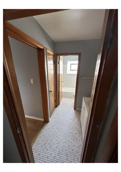 Building Photo - 3110 W 59th St