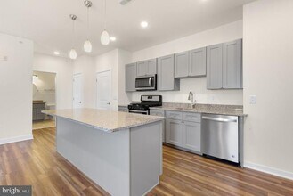 Building Photo - 2411 Kensington Ave