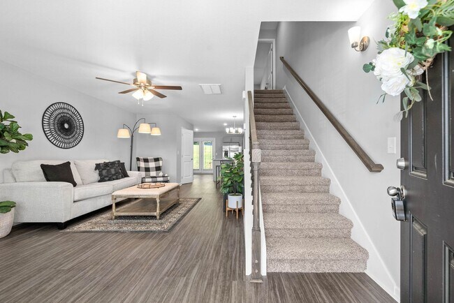 Building Photo - 2 Bedroom Condo For Rent Near Madison Street!