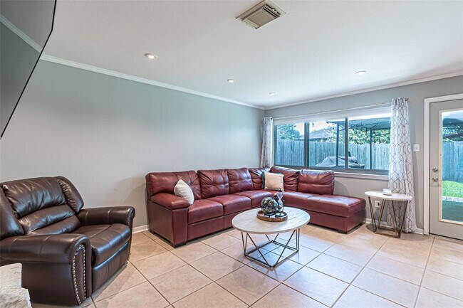 Building Photo - 5611 Winding Way Dr