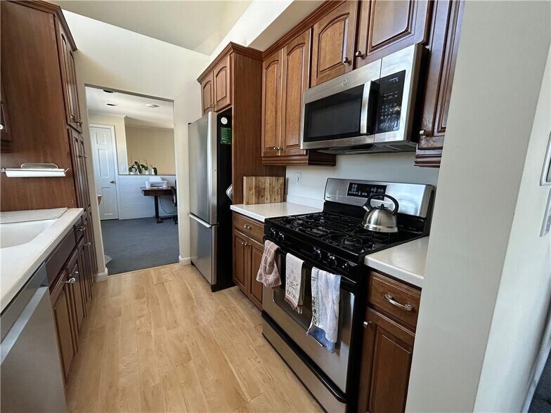 Building Photo - 67 Esmond Ave