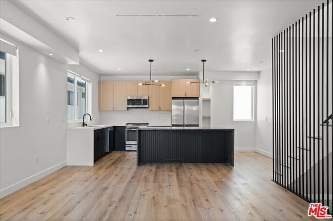 Building Photo - 839 N McCadden Pl