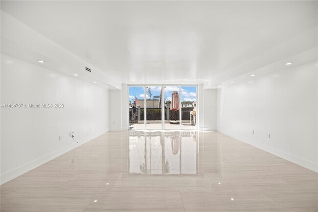 Building Photo - 20936 NE 37th Ave