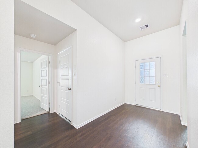 Building Photo - Brisa