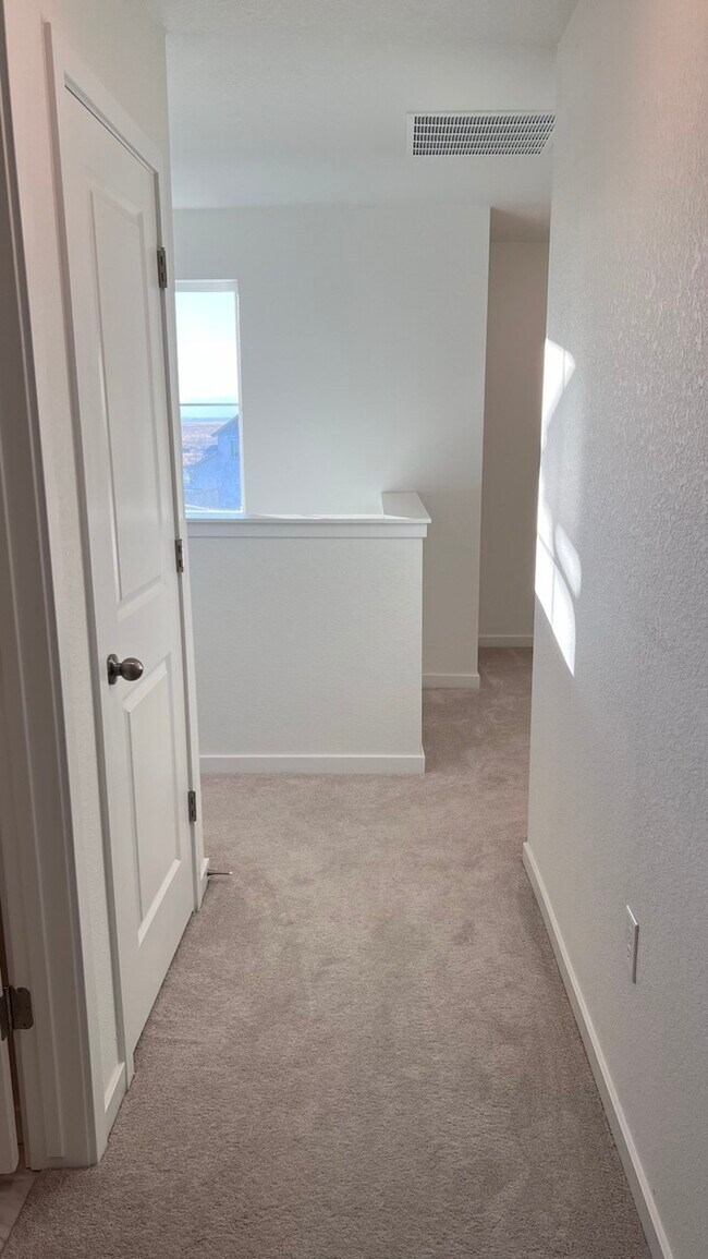Building Photo - Charming 3 beds 2 baths in Commerce City!