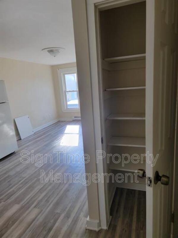 Building Photo - 42 E Washington St