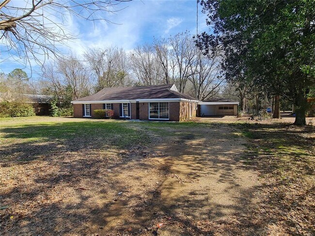 Building Photo - 4 Bed 2 Bath in 36111 zip code