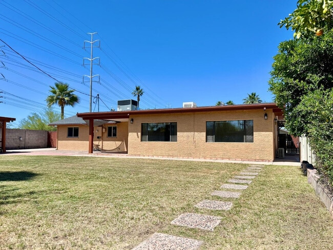 Building Photo - 6607 E Sheridan St