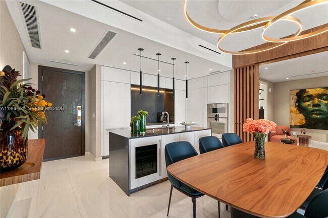 Building Photo - 300 Biscayne Blvd Way