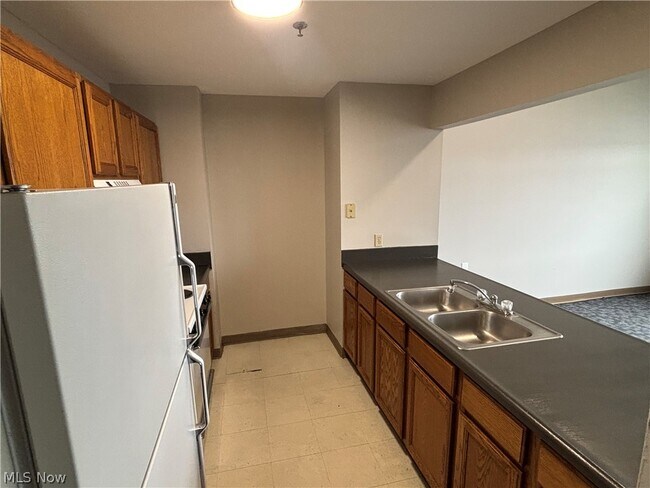 Building Photo - 59 Lincoln Way E