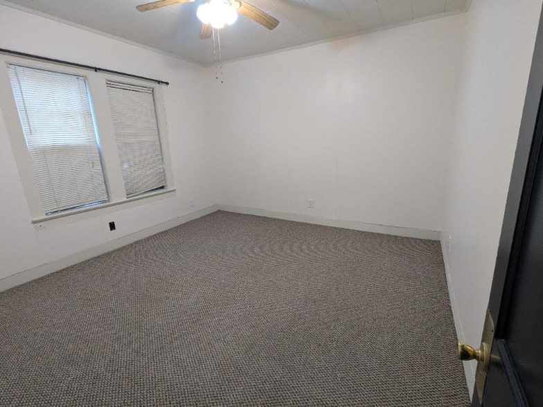 Building Photo - 724 N Eastern Ave