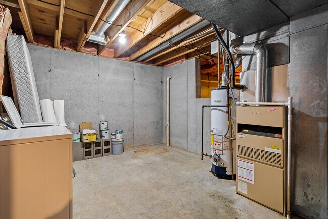 Building Photo - 2601 Hillshire Dr