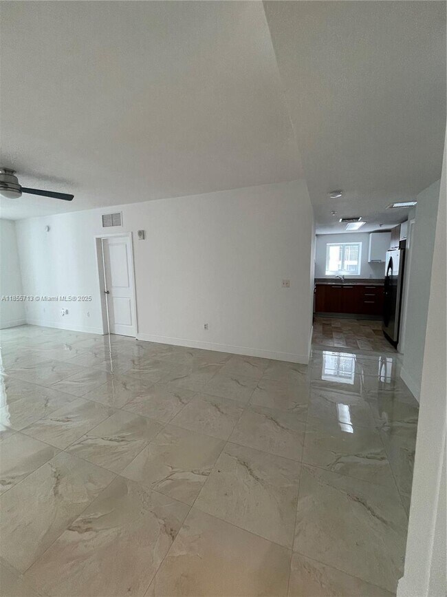 Building Photo - 170 SE 14th St