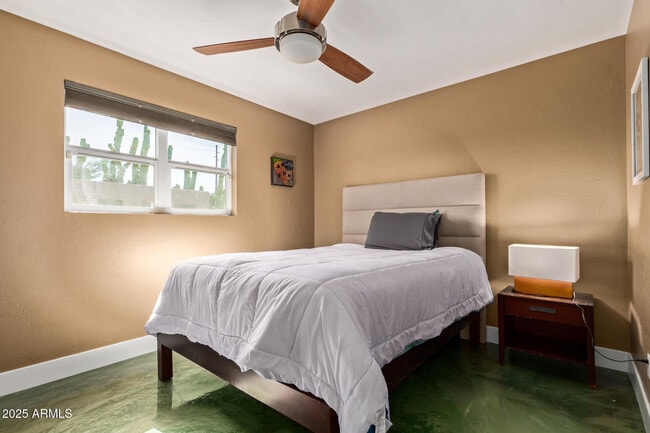 Building Photo - 6744 E Vernon Ave