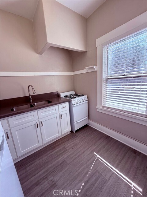 Building Photo - 406 Linden Ave