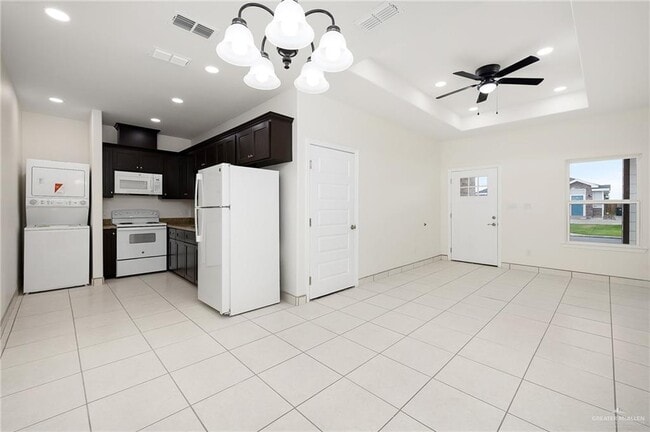 Building Photo - 2326 N Vly Cir