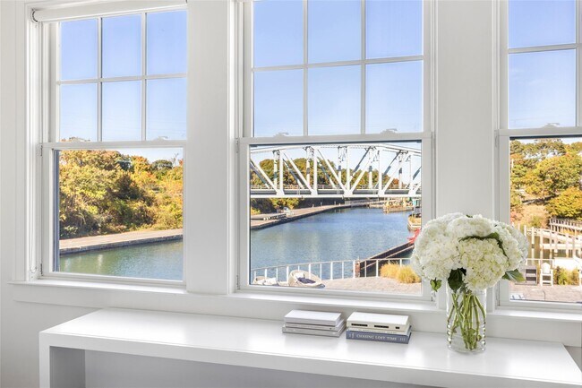 Building Photo - 43 Old Boathouse S Ln