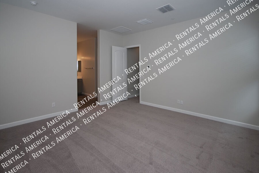 Building Photo - 3725 E Catalina Dr