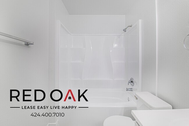 Building Photo - 10133 Pinewood Ave