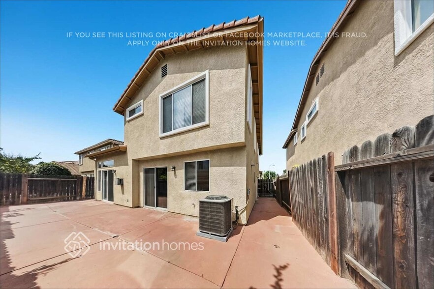 Building Photo - 488 Vista Del Sol