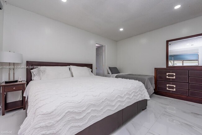 Building Photo - 3 br, 2 bath House - 14347 SW 176th Ter Fl...