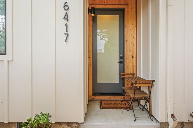Building Photo - 6417 N Greenley Ave #4