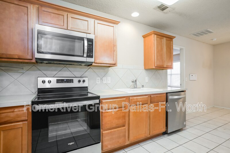 Building Photo - 1611 Waters Edge Dr