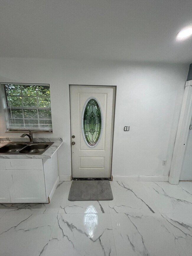 Building Photo - 935 34th Ave