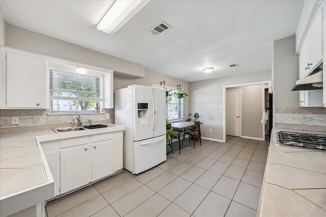 Building Photo - 5811 Spruce Forest Dr