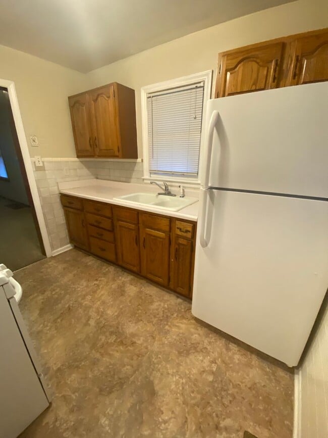 Building Photo - 3112 S Vermont Ave